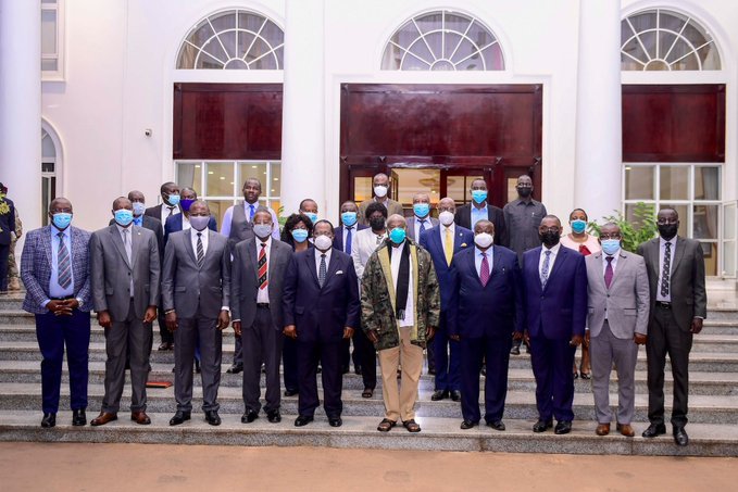 Museveni Meets Experts Drafting Constitution For EAC Political Federation