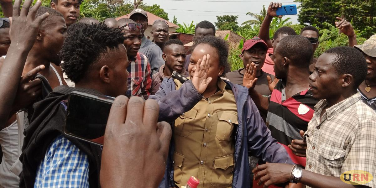 Angry Residents Attack Police For Shooting 15year old Girl Dead