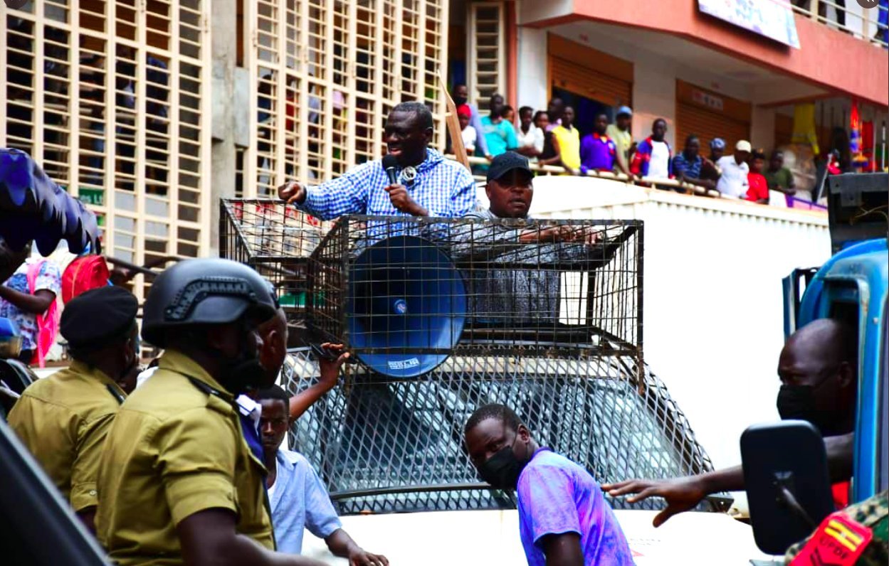 Besigye, Three Others Taken To Nagalama Police Station