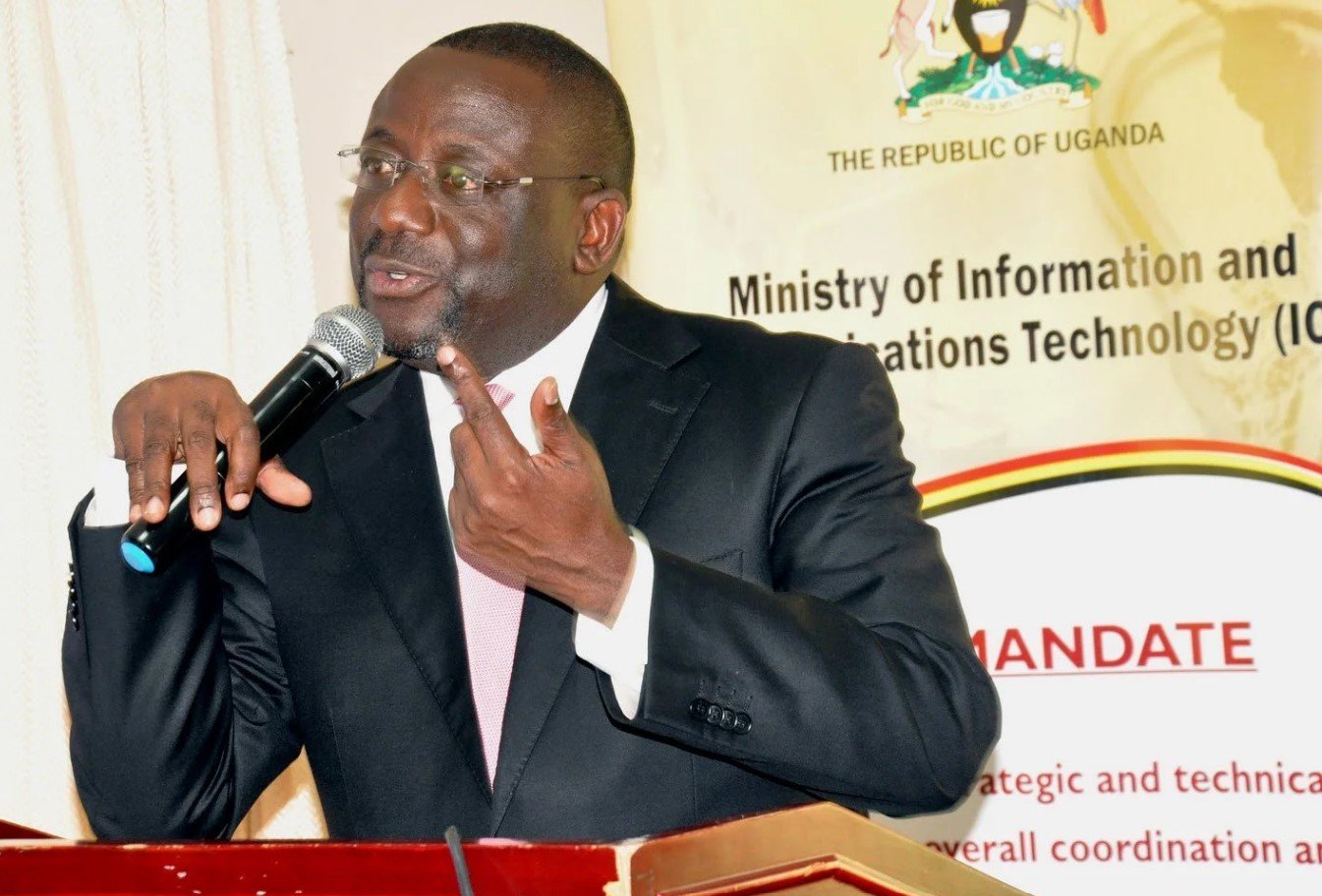 Muchatinga Ki?  UCC Worried As Ugandans Use Internet To Chat Than Doing Business