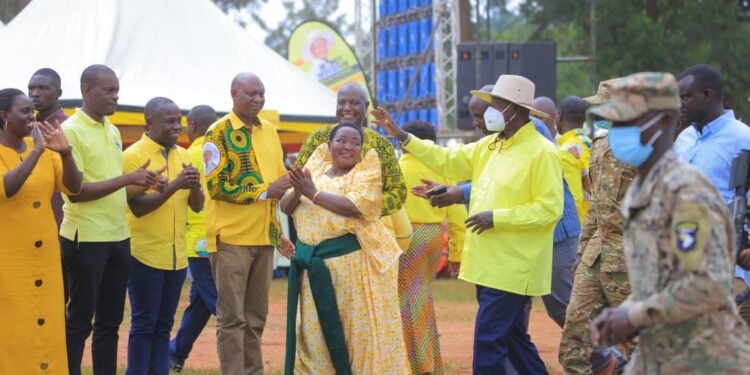 Kakumiro Pledges Total Support For NRM as Museveni Wraps up Bunyoro Tour